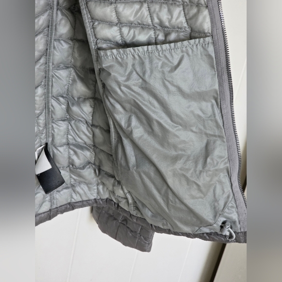The North Face ThermoBall Eco Puffer Jacket – Meld Grey – Size Small – EUC - Picture 6 of 7
